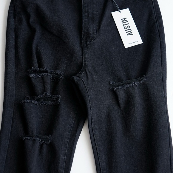 🔥 NWT REFUGE DENIM AUSTIN Black Flared Distressed Jeans - Picture 3 of 8